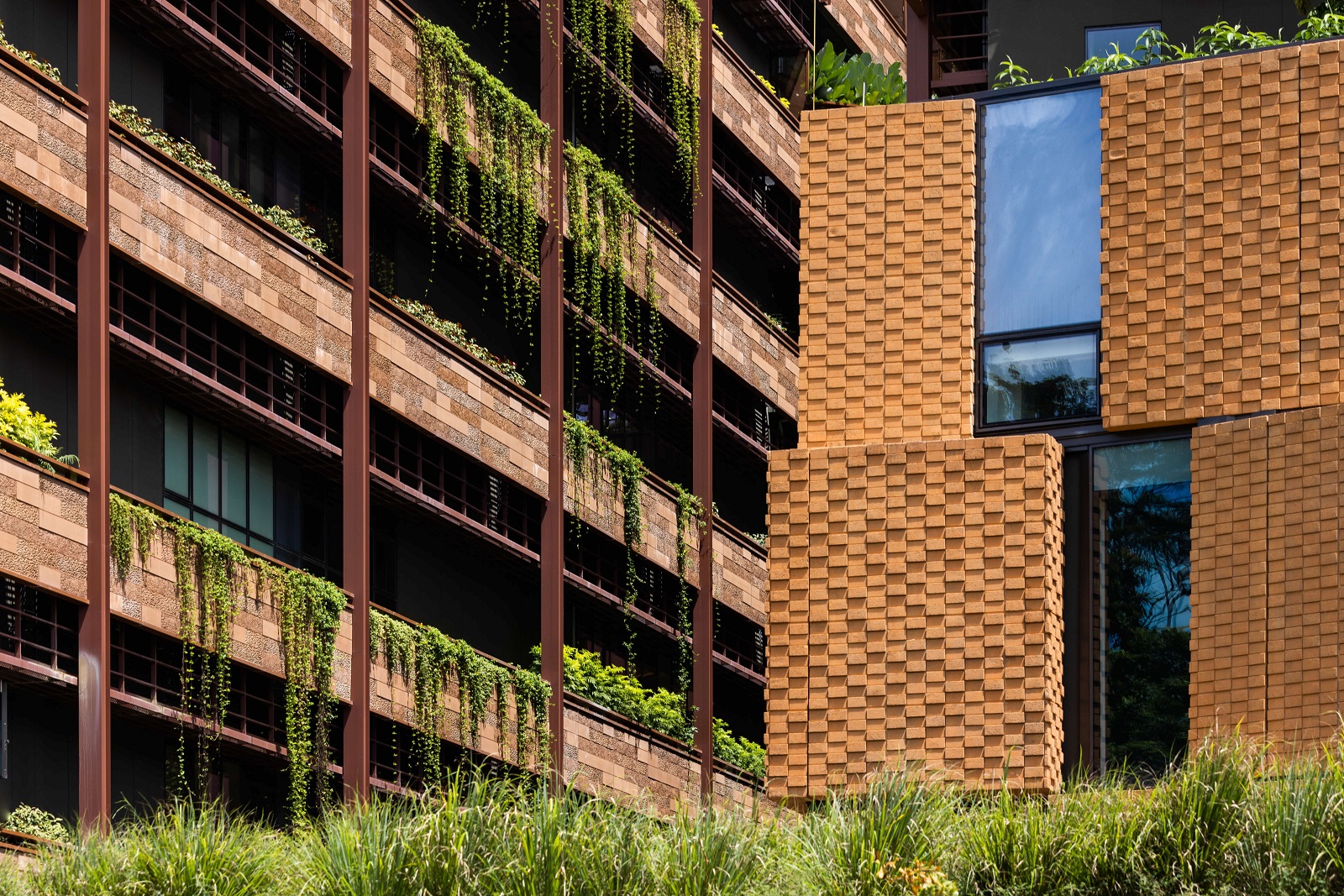 The wall cladding at JTC CleanTech Three is made of glass fiber reinforced concrete, but it adds a handcrafted human touch by imitating the texture of red bricks and rocks. 